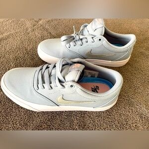 Women’s Nike SB Charge Canvas Shoes, NWOT: Size 6.5